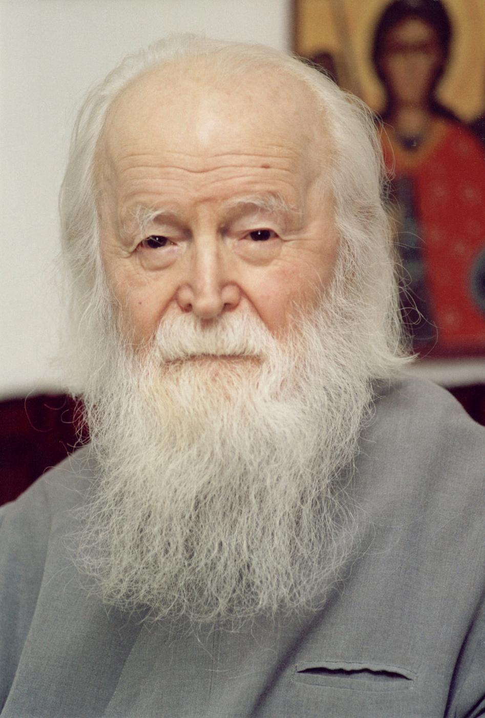 Părintele Sofian Boghiu în chilia sa - anul 2002